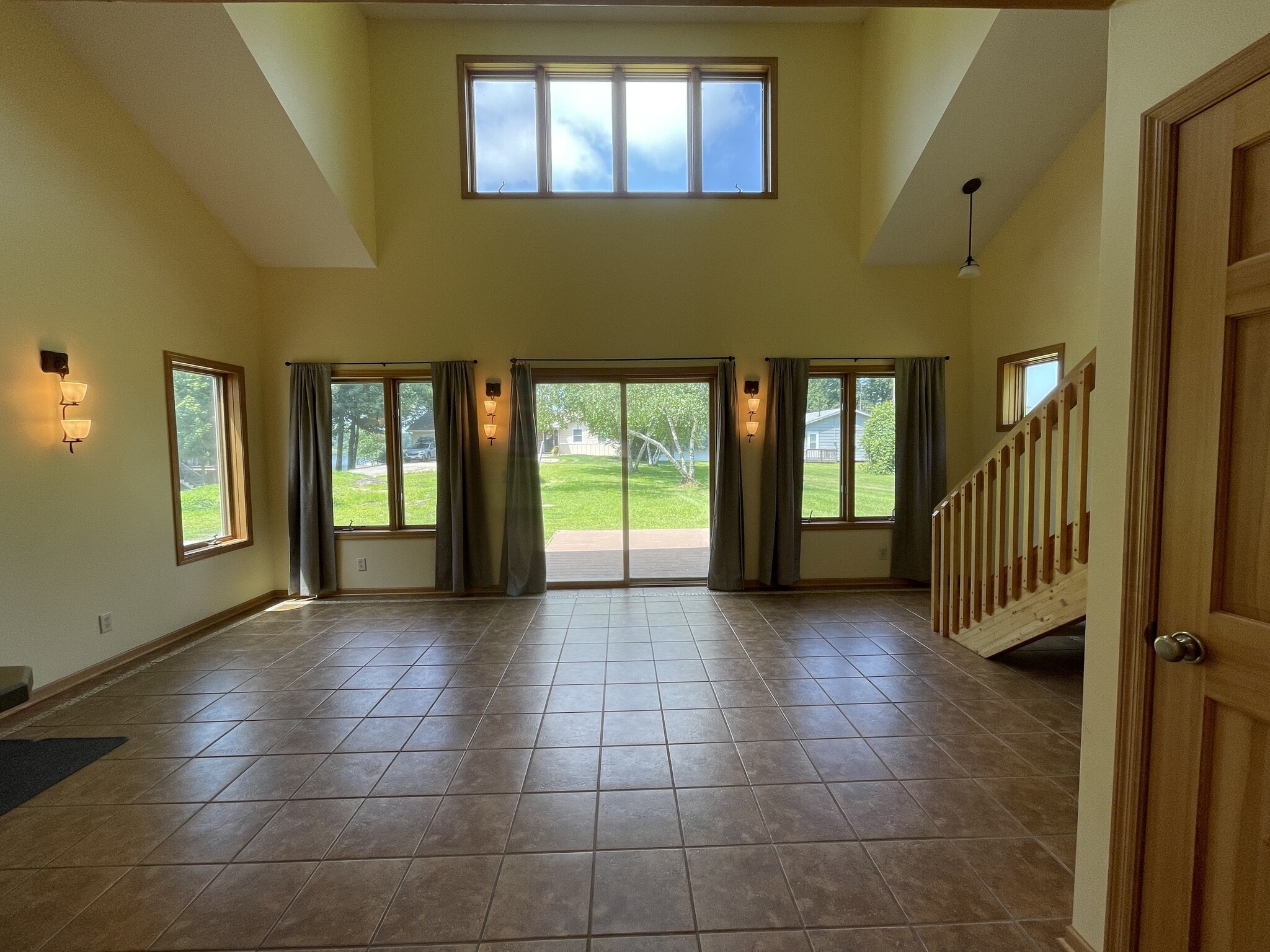 Building Photo - 28690 W Lake Dr