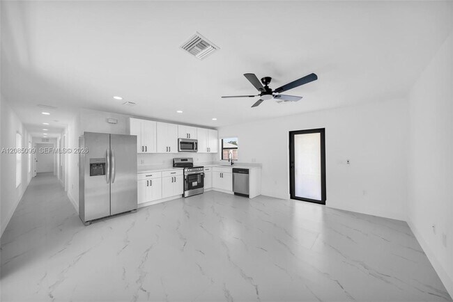 Building Photo - 4986 Fairway Ct