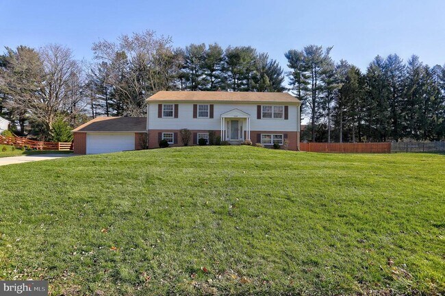 Building Photo - 3229 Ramblewood Rd