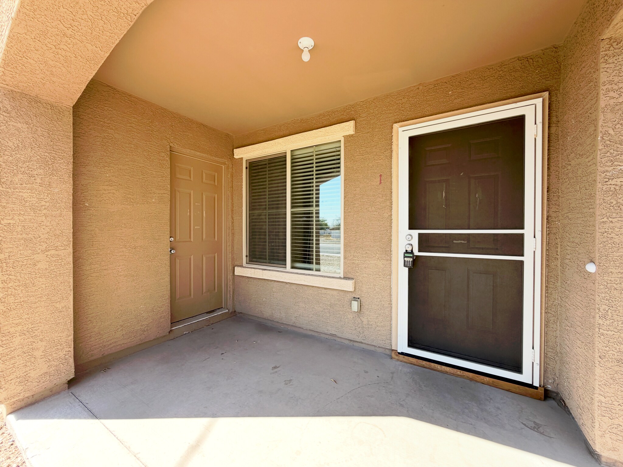 Building Photo - 10402 N 9th Ave