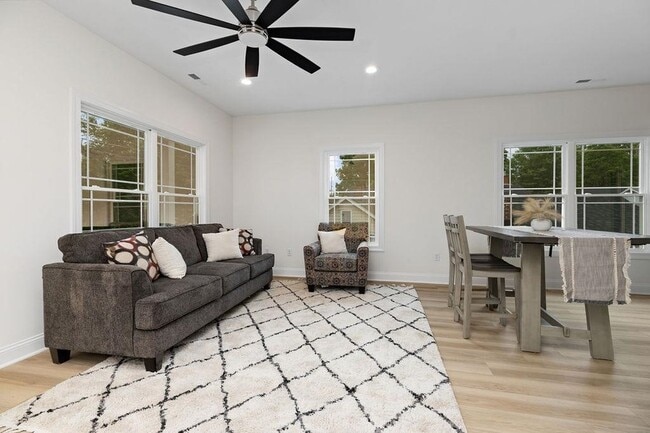 Building Photo - 1025 Frye St