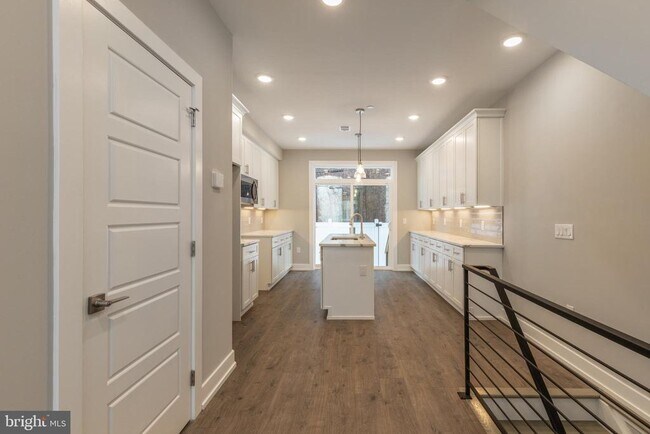 Building Photo - 137 W Huntingdon St