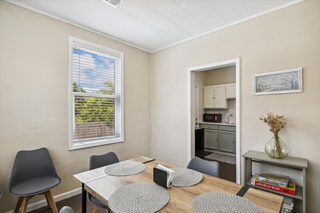 Building Photo - 300 Mercedes Ave