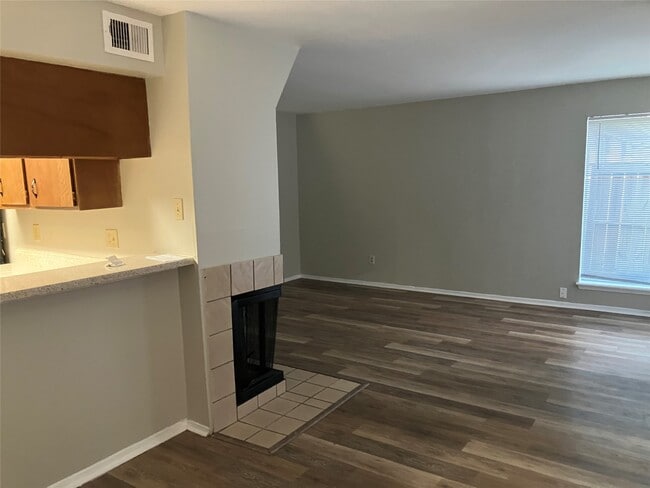 Building Photo - 8048 Sands Point Dr