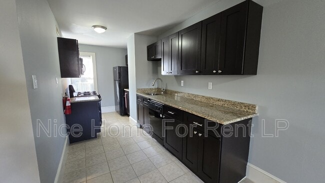 Building Photo - 64 Simpson Ave