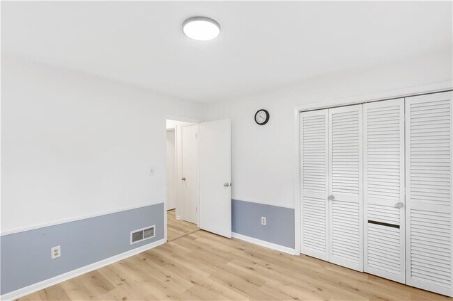 Building Photo - 264 Jones Dr