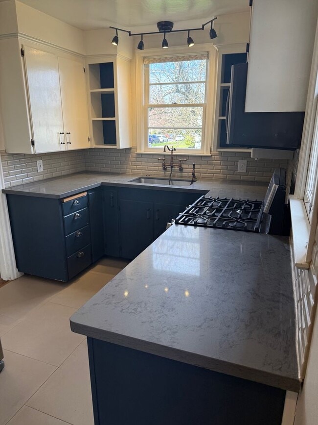 Building Photo - The Cozy Corner