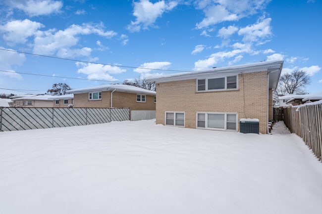 Building Photo - 2913 Kensington Ave