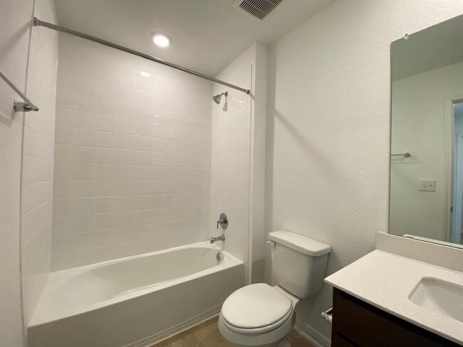 Building Photo - 225 Saide St