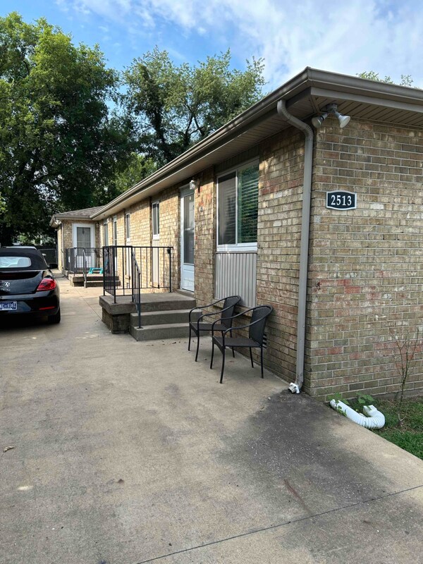 Building Photo - 2513 W Heiman St