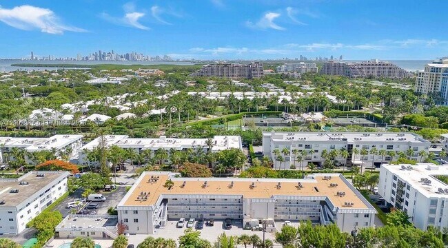 Building Photo - 240 Galen Dr