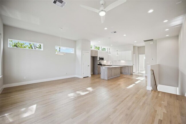 Building Photo - 5314 Suez St