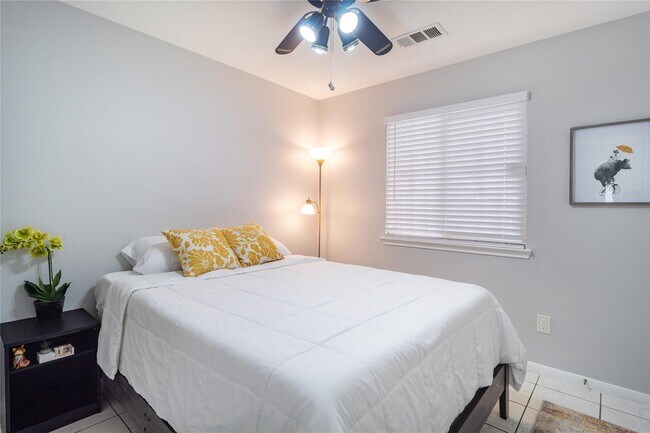 Building Photo - 13414 Creek Springs Dr