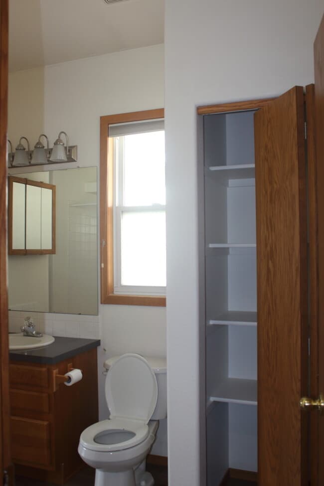 Building Photo - 2544 Begonia Ct