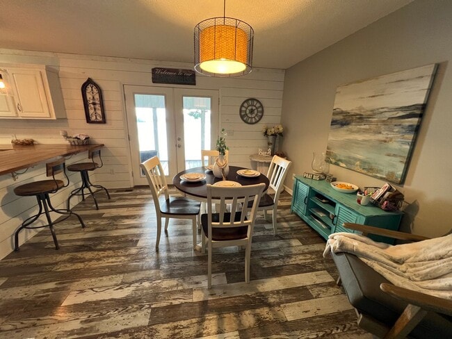 Building Photo - Slice of Paradise: 3-Bedroom, 2-Bathroom Fully Furnished Waterfront Rental