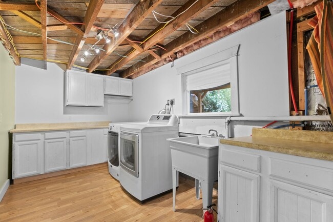 Building Photo - 5Bd/2Ba Seattle Home