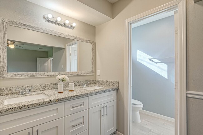 Building Photo - 910 Redway Ln