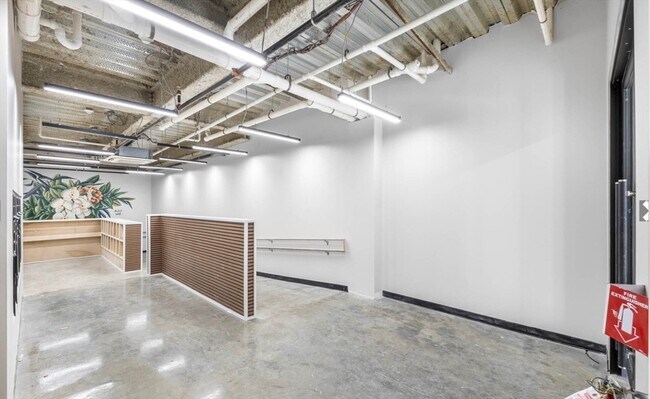 Building Photo - 400 W Broadway