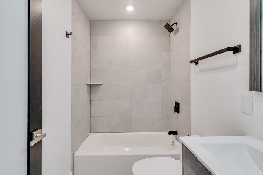 Building Photo - 2603 E Boston St