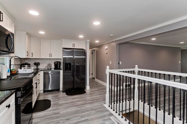 Building Photo - 83 Chalmers St