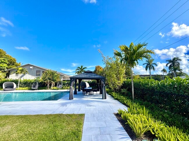 Building Photo - 660 Coventry St