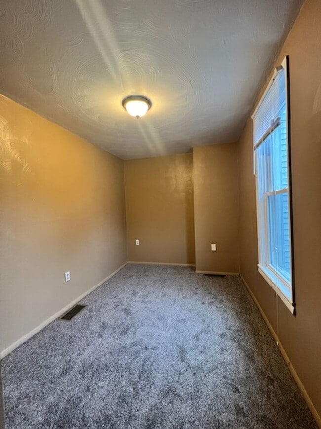 Building Photo - 11 8th St SW