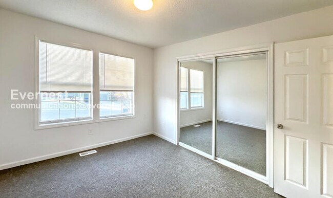 Building Photo - 1403 Rolling Dr