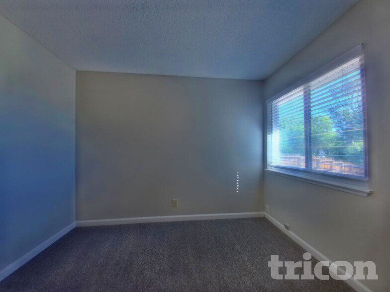 Building Photo - 3445 Kings Row