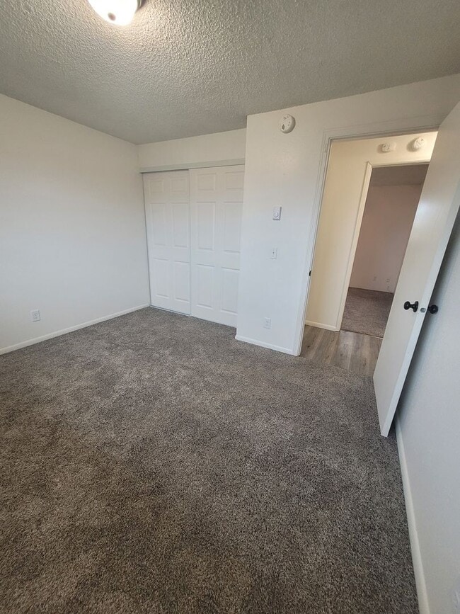 Building Photo - Updated 2BD/1BA Coming Duplex Available