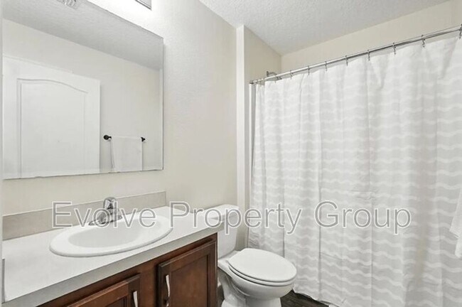 Building Photo - 119 Fairway Ct