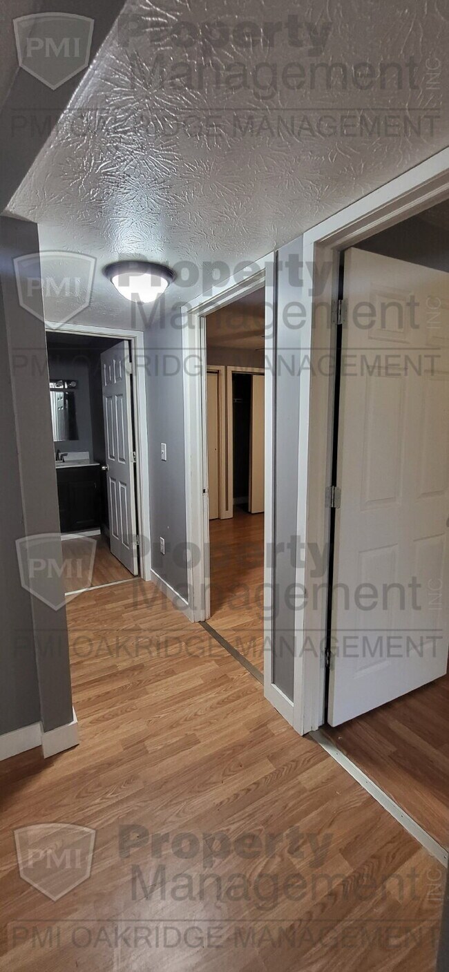 Building Photo - 2 Bedroom Country apartment