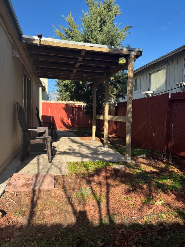 Building Photo - 3036 Plumas St