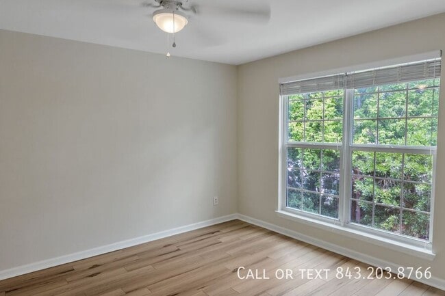Building Photo - 700 Daniel Ellis Dr