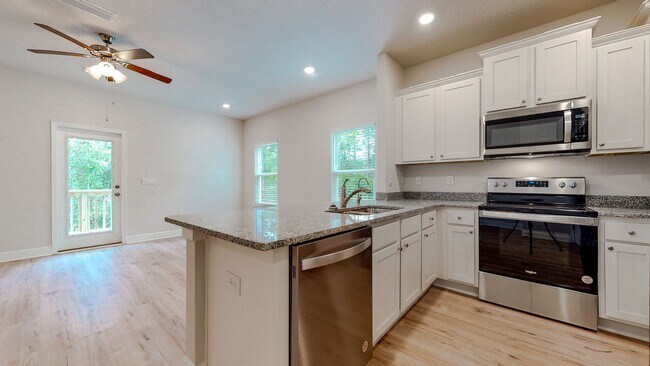 Building Photo - 3 bed 2.5 bathroom townhome in Santa Rosa Beach