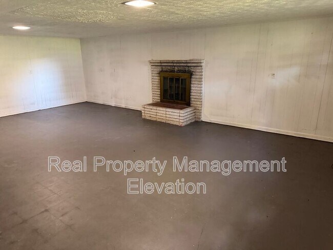 Building Photo - 197 Westwood Dr