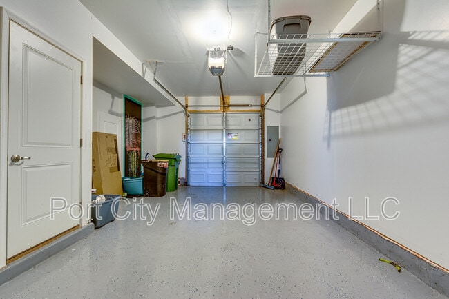 Building Photo - 4519 Foster Ave