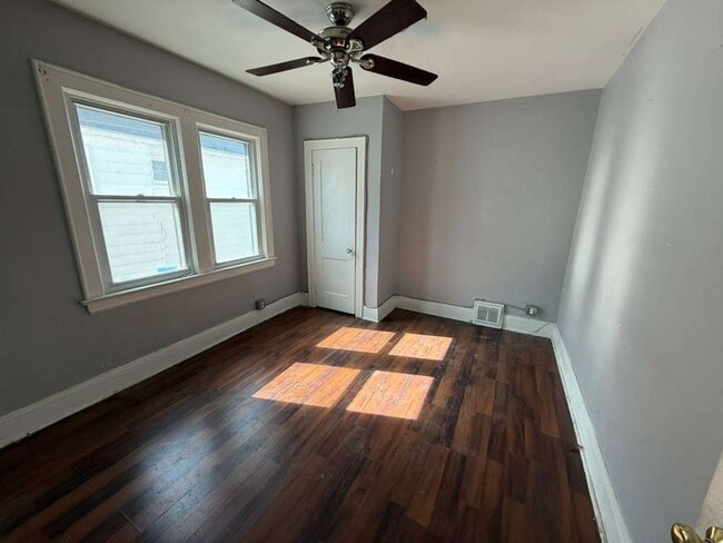 Building Photo - 4913 E 85th St