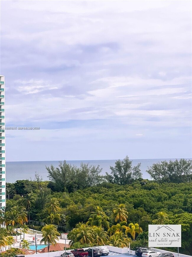 Building Photo - 300 Bayview Dr