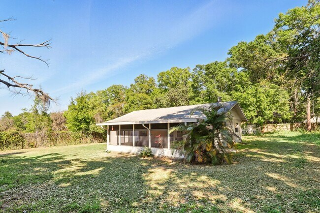 Building Photo - 1617 Acacia Rd