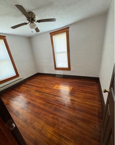 Building Photo - 2907 Oakwood Ave