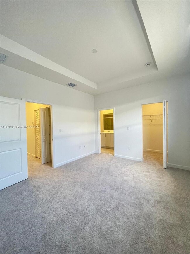 Building Photo - 1066 SE 2nd St