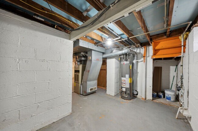 Building Photo - Beautiful Home in South Euclid