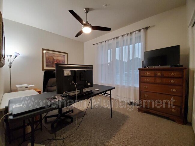 Building Photo - 2222B Willow Dr