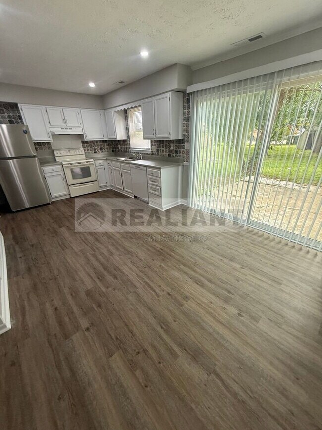 Building Photo - 3107 Glenridge Cir