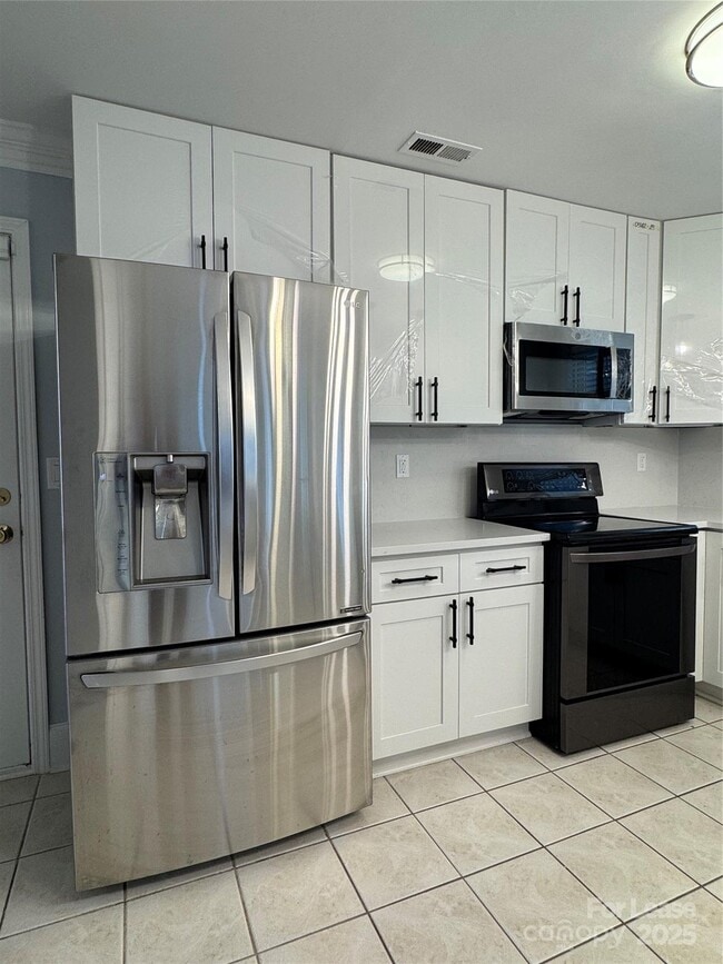 Building Photo - 4533 Cades Cove Dr