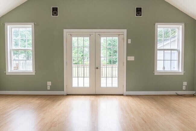 Building Photo - Gorgeous 3 Bedroom 2 Bath in Popular Parki...