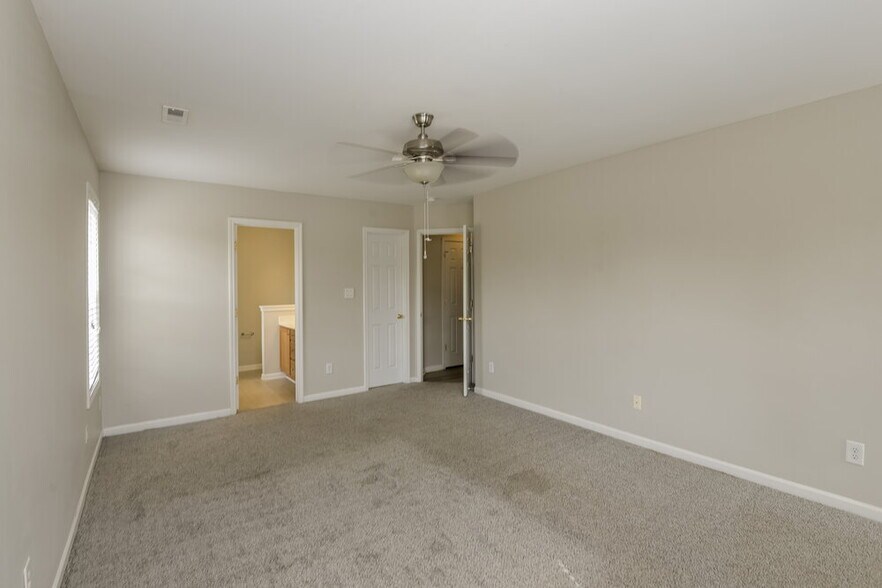 Building Photo - 5883 Culloden Ct