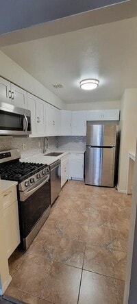 Building Photo - 82-76 Country Pointe Cir