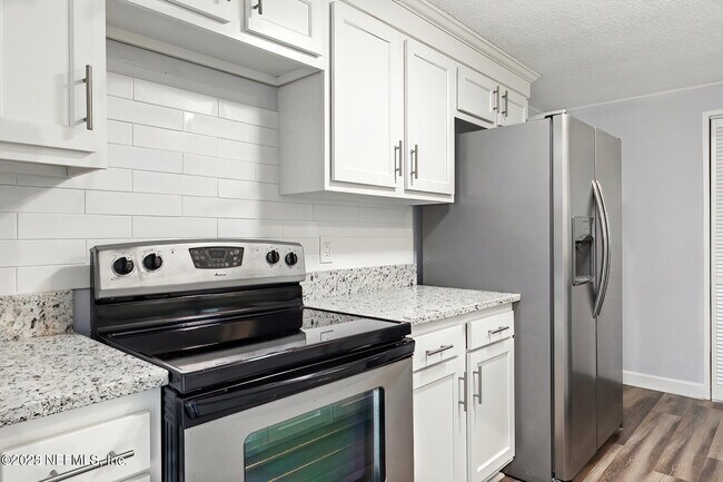 Building Photo - 1104 Harmony Dr N