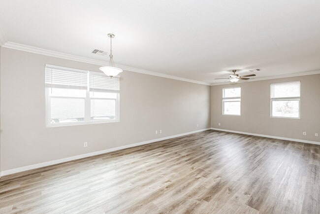 Building Photo - 724 Beechwheat Way